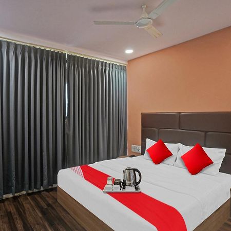 Hotel O Infinity Surat Bagian luar foto