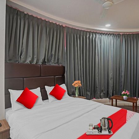 Hotel O Infinity Surat Bagian luar foto