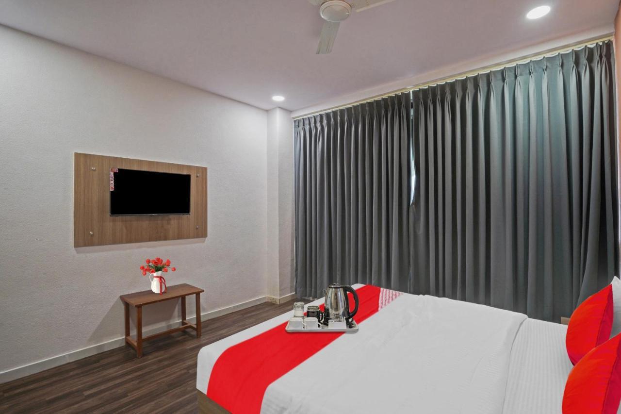Hotel O Infinity Surat Bagian luar foto