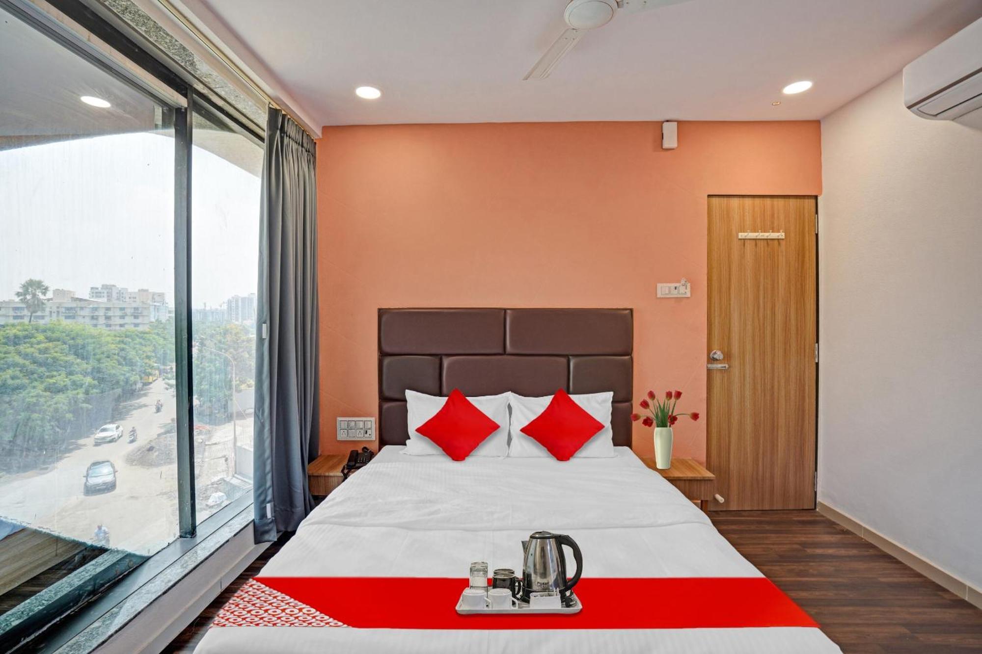 Hotel O Infinity Surat Bagian luar foto