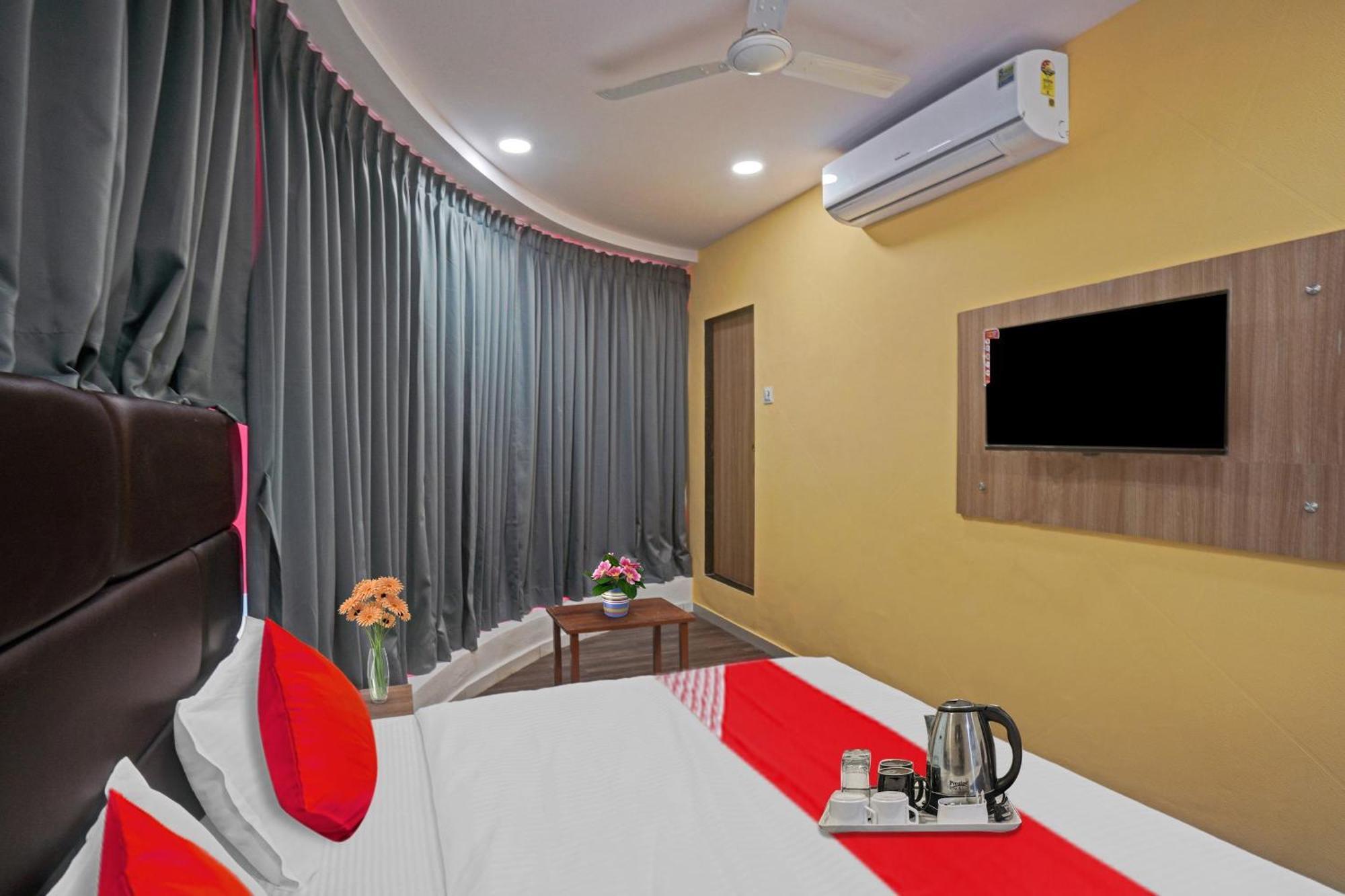 Hotel O Infinity Surat Bagian luar foto