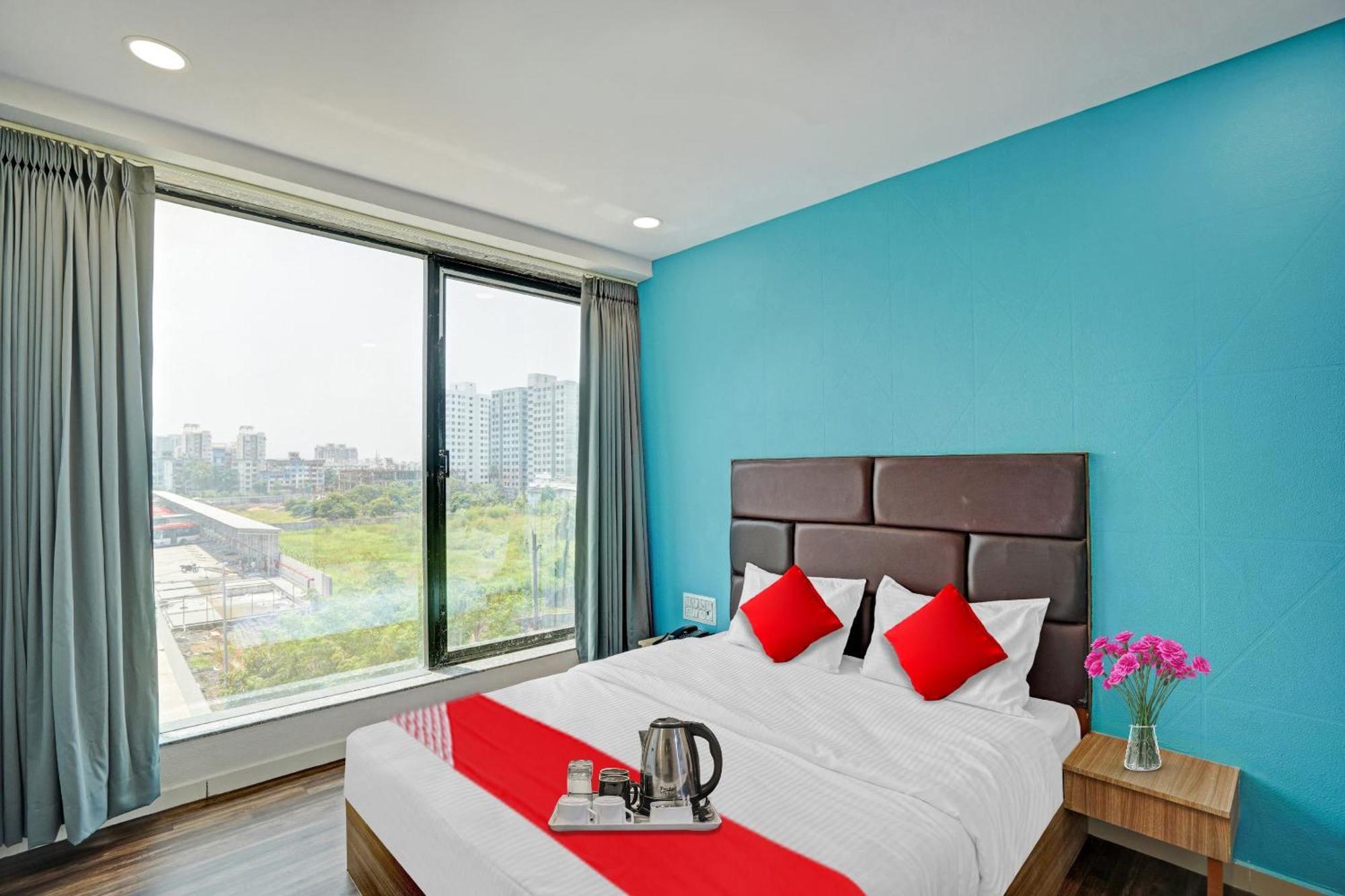 Hotel O Infinity Surat Bagian luar foto