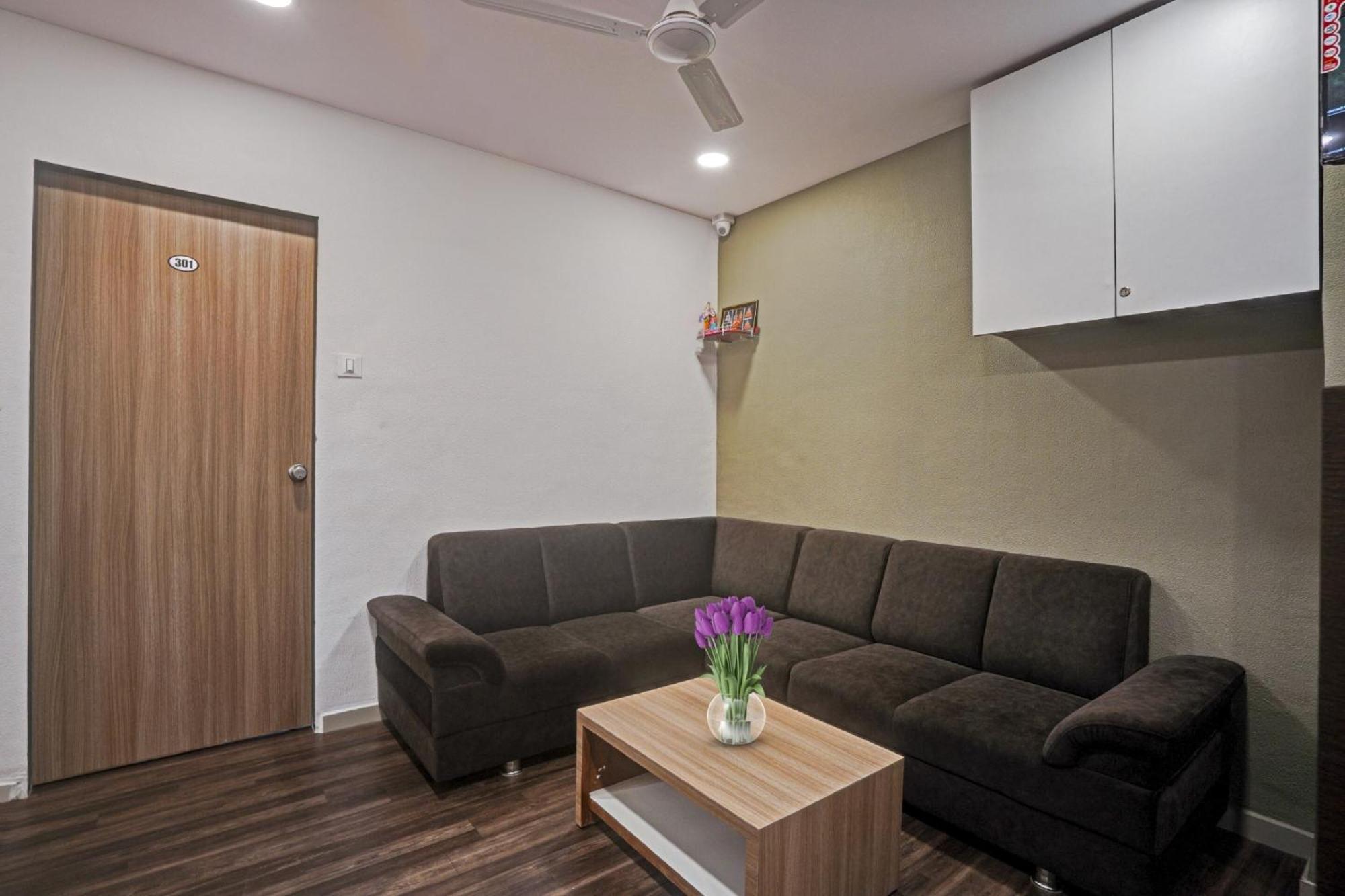 Hotel O Infinity Surat Bagian luar foto